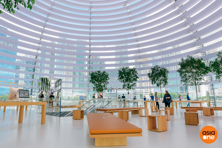 Apple Marina Bay Sands flagship - Singapore Atrium Sale
