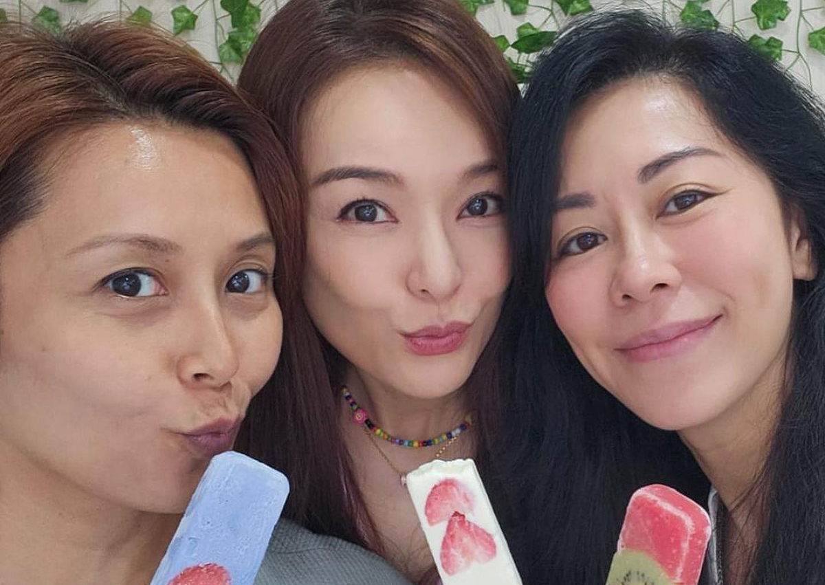 Jayley Woo Holds 100-Day Celebration for Baby Daughter; Jesseca Liu, Michelle Chia, Priscelia Chan Attend