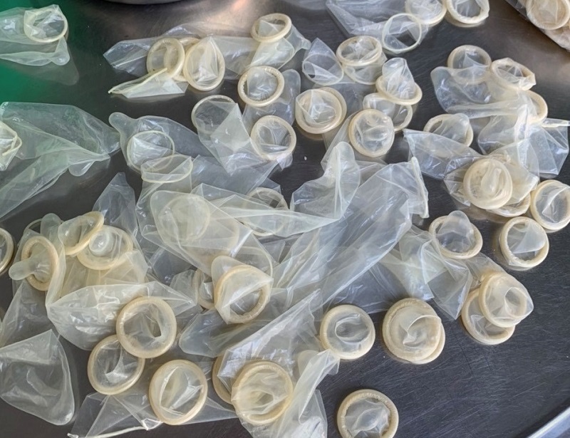 300,000 na used condoms, nire-recycle at ibinebenta ulit