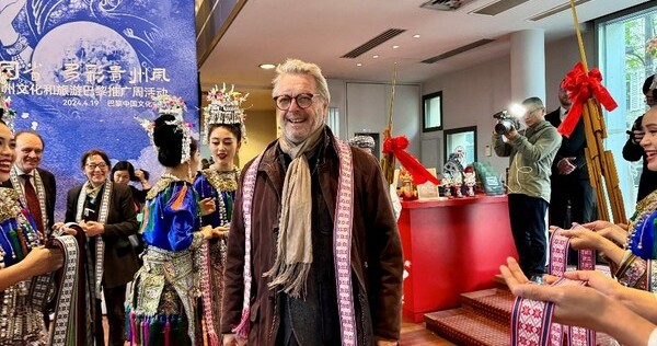 Le Guizhou coloré visite la France, Business News