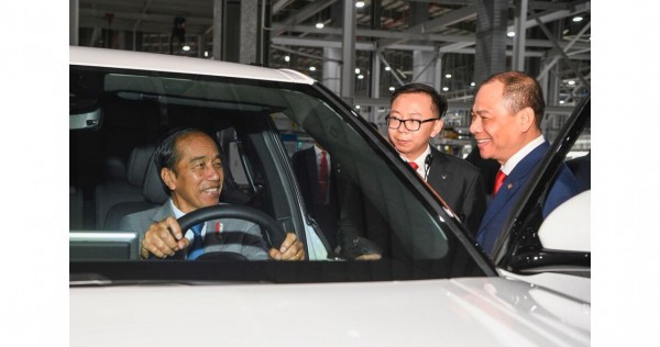 Presiden Indonesia mengunjungi VinFast Manufacturing Park, Business News