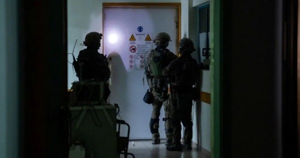 Soldiers%20inspect%20hospital