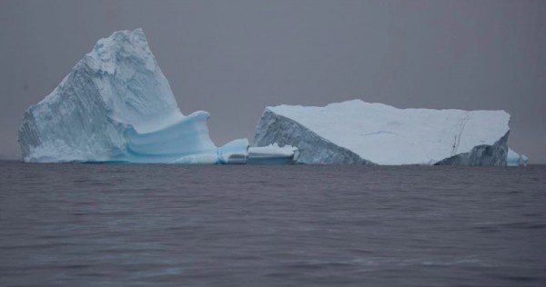 Iceberg%20floating%20near%20Two%20Hummock%20Island