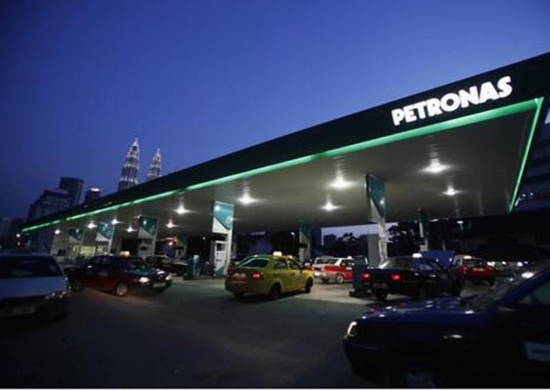 Petronas to cut capital, operational expenditure by up to $6.69b in 2016