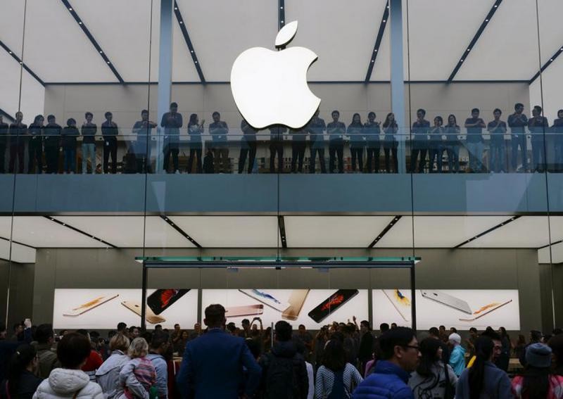 Why has Wall Street fallen out of love with Apple?