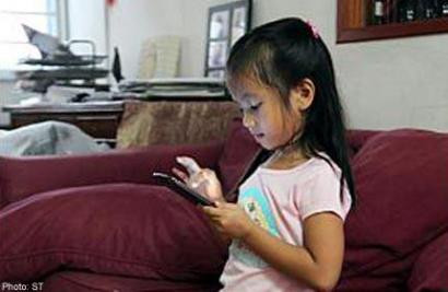 Don't leave young children home alone, S'pore experts say