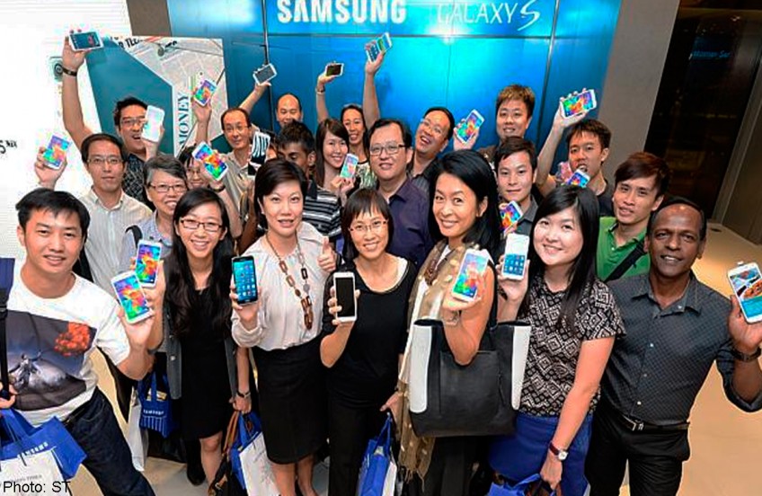 ST readers first to get Galaxy S5 phone outside of South Korea 