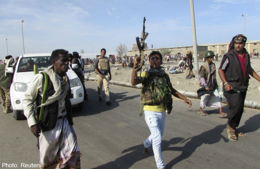 In Yemen, stricken Aden resists Houthi fighters' advance