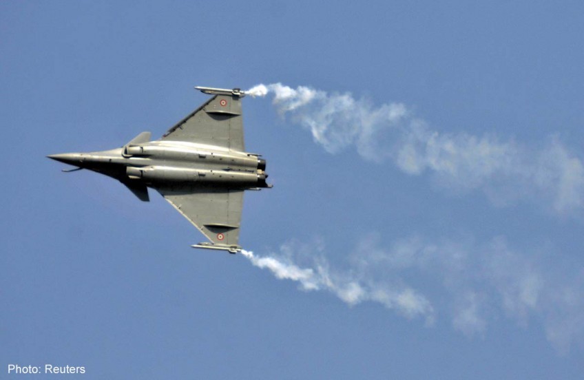 Fighter jet makers eye Indian riches after scaled-back French deal