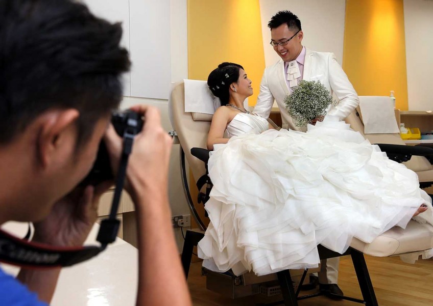 Blood donation on first date leads to couple's wedding photo shoot at blood donation centre