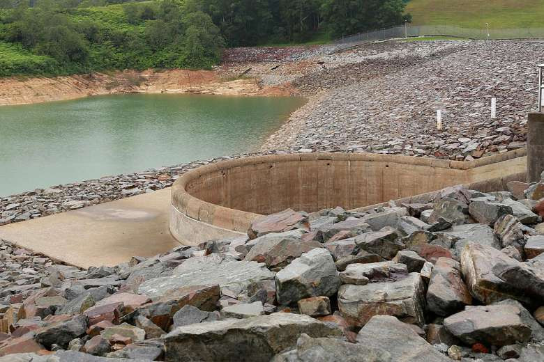 Water levels in Linggiu Reservoir hit new low