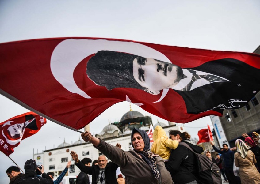 Turkey's 'No' campaign defiant despite obstacles