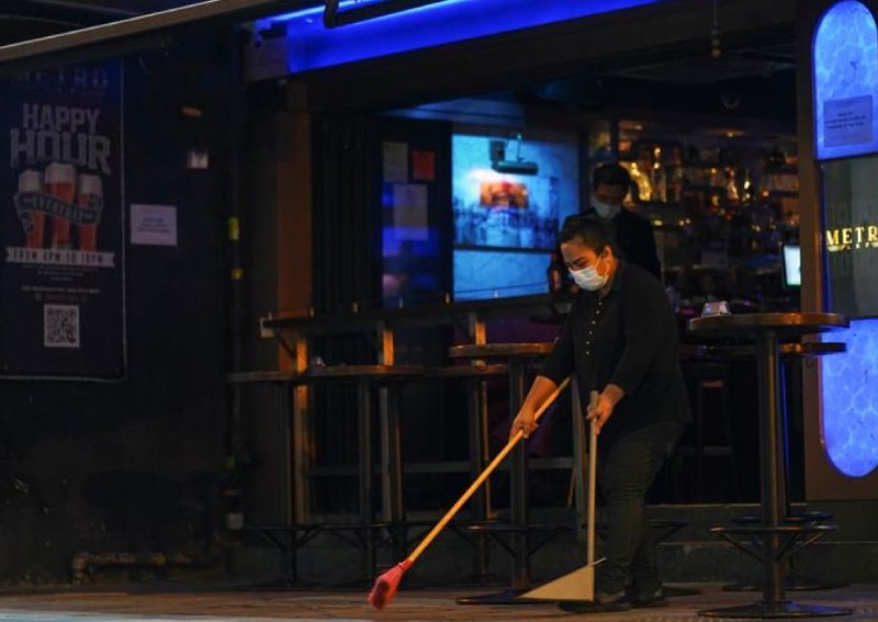 Hong Kong to reopen bars, nightclubs from April 29 for vaccinated customers