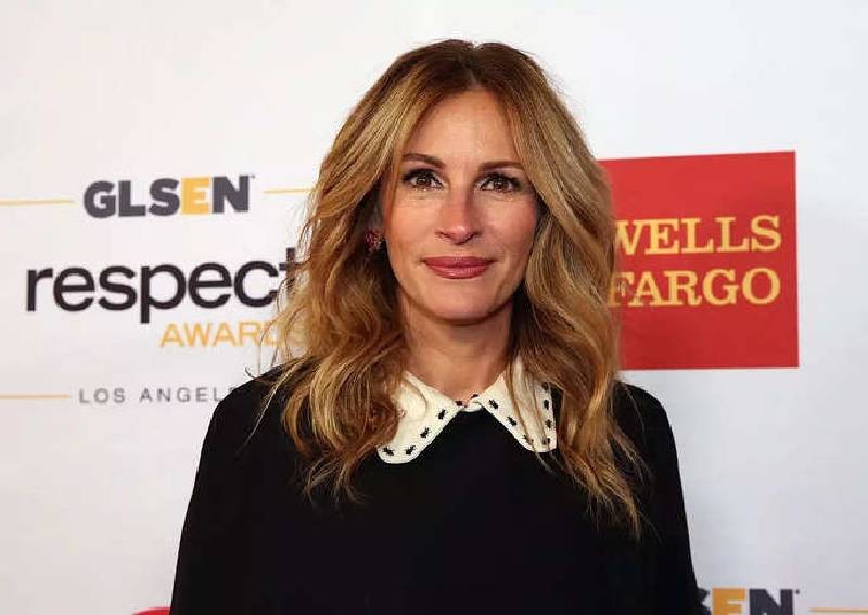 Julia Roberts says constant kissing is the secret to a long and happy marriage