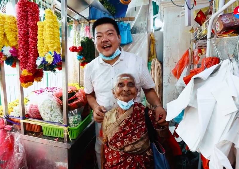 From hand gestures to fluent Tamil, how this Chinese man at Little India flower stall wins over customers