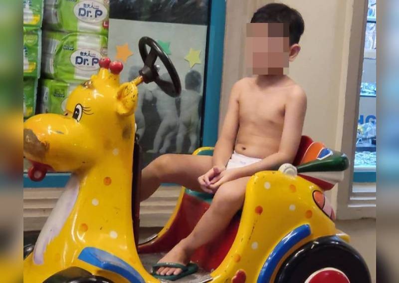 Boy wearing only diapers seen wandering alone in Woodlands, police called