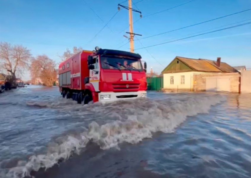 Record flood waters rise in Russia's Urals, forcing thousands to evacuate