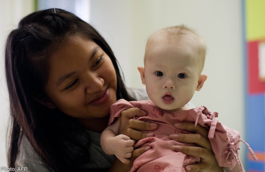Aussie dad has 'no right' to take baby says Thai surrogate