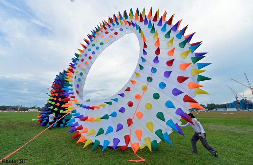 Singapore Kite Festival: 'Durian' kites try to take to the skies at Marina Bay