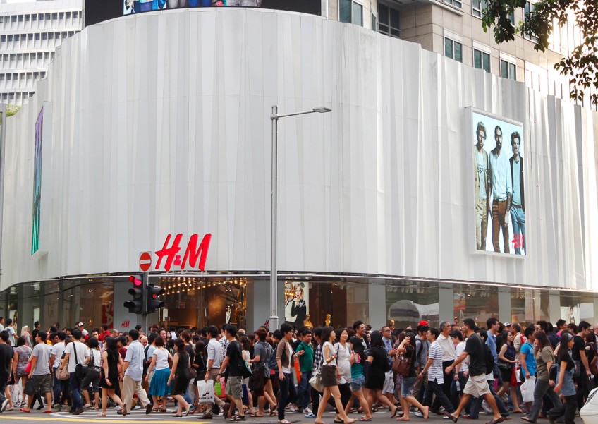 50% midnight sale at H&M for SG50