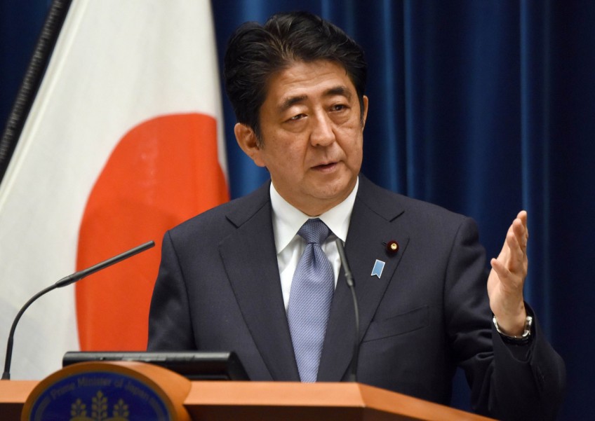 Japan PM Abe sends ritual offering to Yasukuni Shrine on WWII anniversary