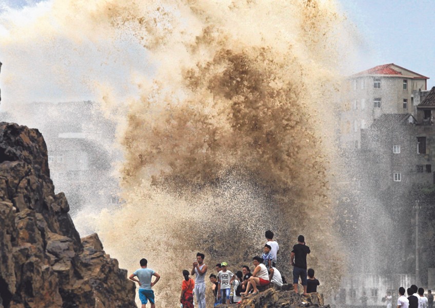 Typhoon Soudelor kills 14 in China