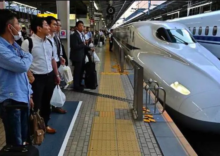 Mind the doors: Japan bullet train runs with door open at 280 km/h