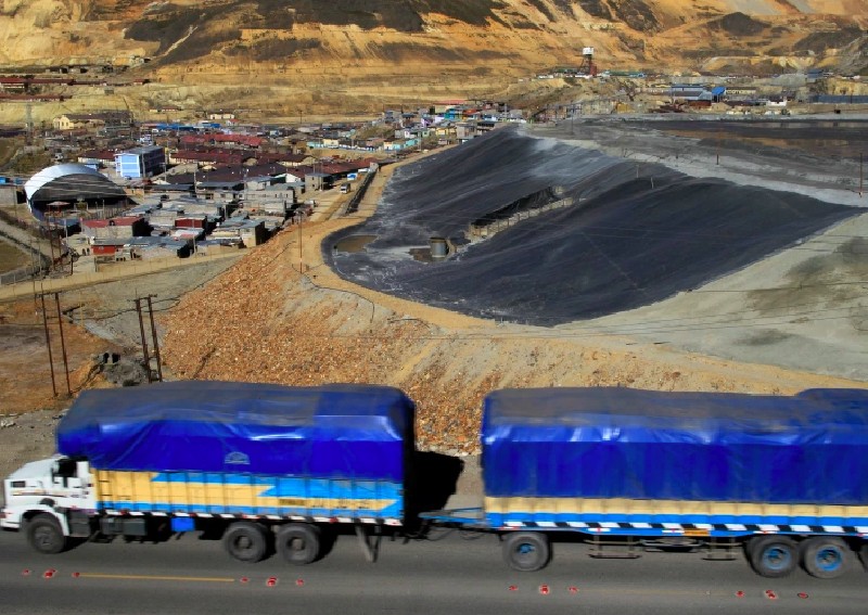 Peruvian bus carrying mining workers plunges into abyss, killing 16