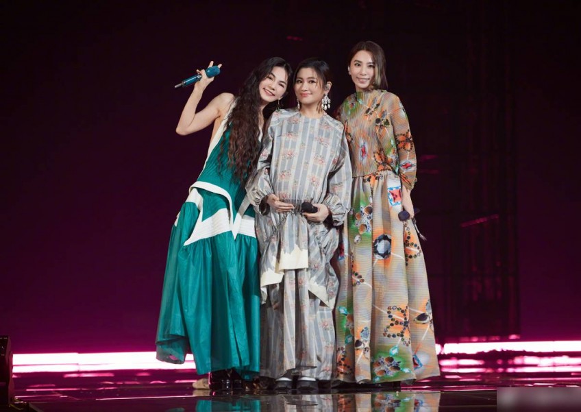 S.H.E reunite on stage after 4 years: Why did Ella Chen talk about her pubic hair?