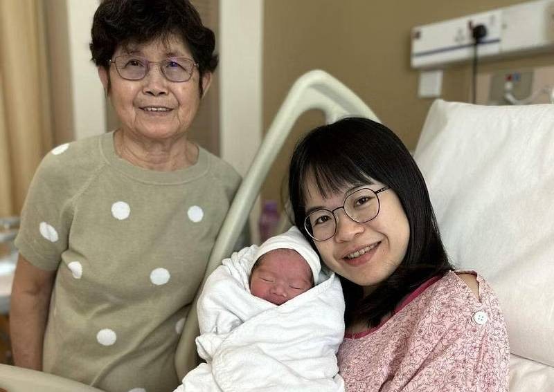 What are the odds? This family has 4 members with same birthdate