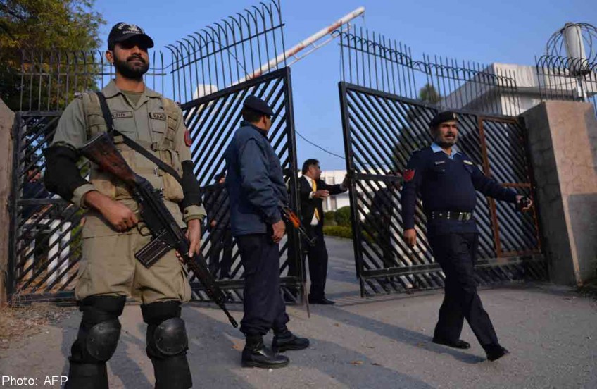  Suicide bomber kills teenager in Pakistan