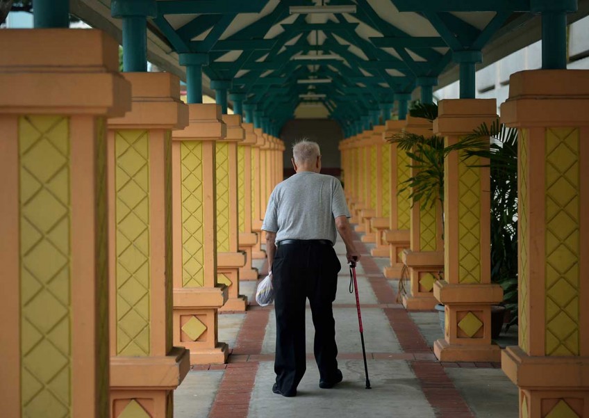 Elderly people more likely to die earlier if living alone