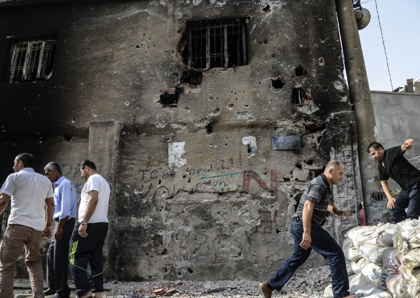 Trapped in war zone, locals struggle in Turkey curfew towns