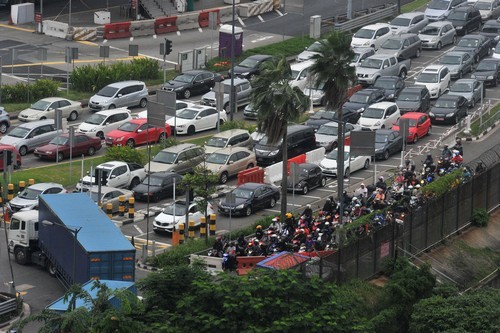 Heavy traffic expected at land checkpoints from Dec 23 to Jan 3