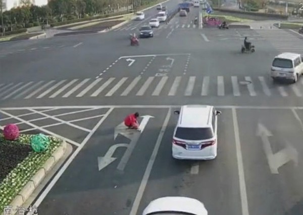 Traffic-weary Chinese man fined for repainting road lines