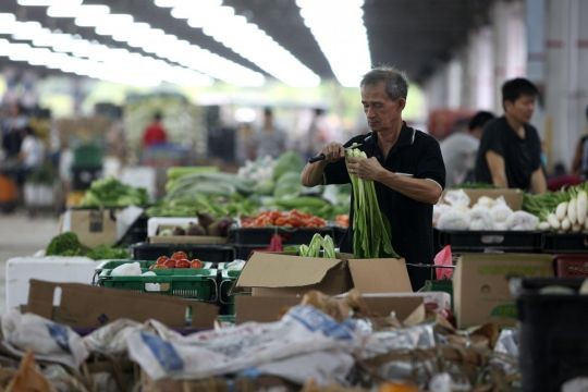 Wet weather drives up prices of green leafy vegetables from Malaysia