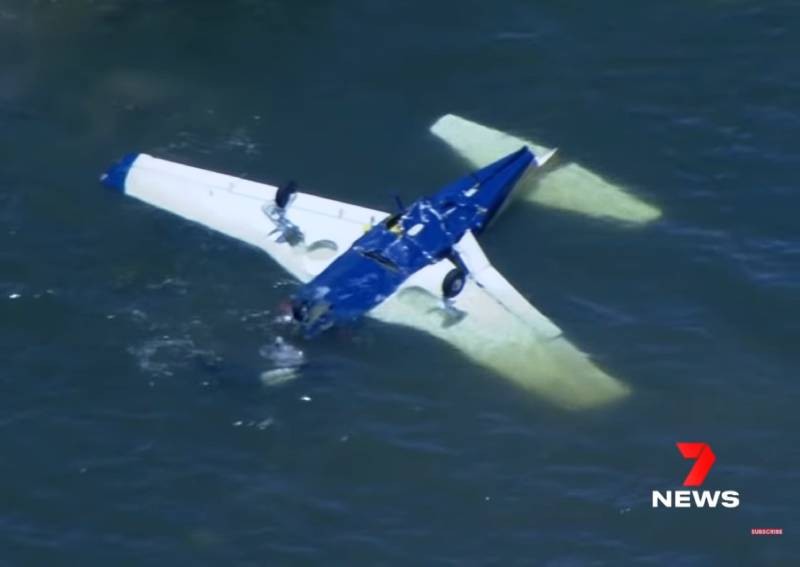 4 dead in light plane crash off Australia's east coast