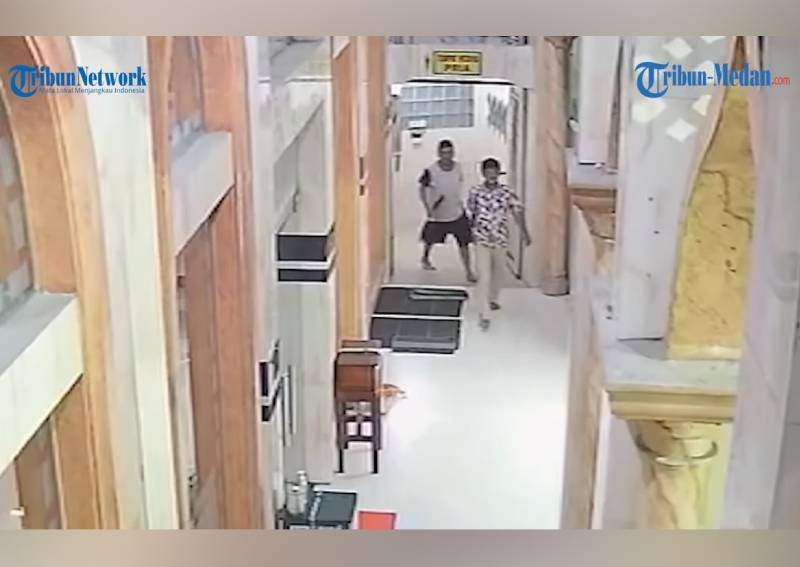Indonesian teens chase down mosque manager with parang over changed WiFi password