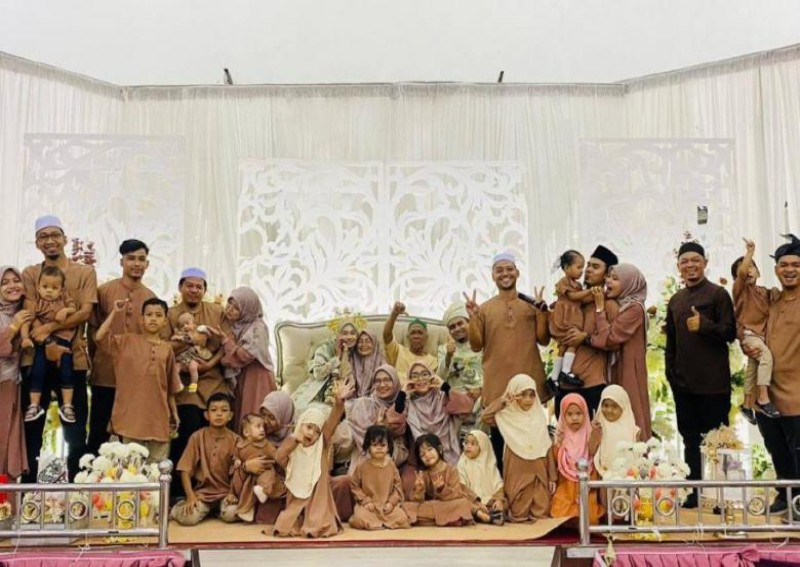 Kampung spirit: Malaysian couple gets ghosted by wedding caterer; family members and mosque step up to save the day