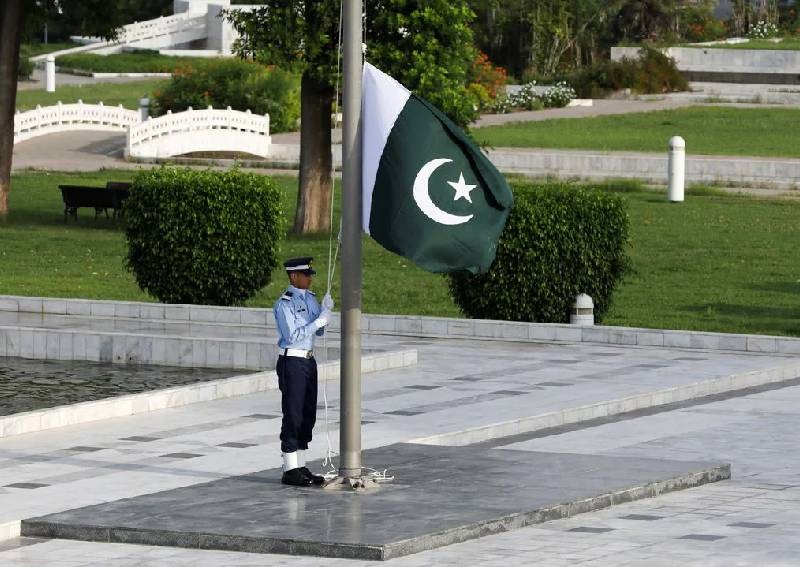 Militant suicide truck attack kills 23 Pakistani soldiers
