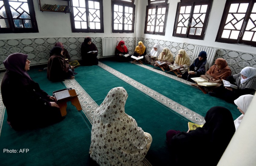 Algeria's women 'imams' battle Islamist radicalisation