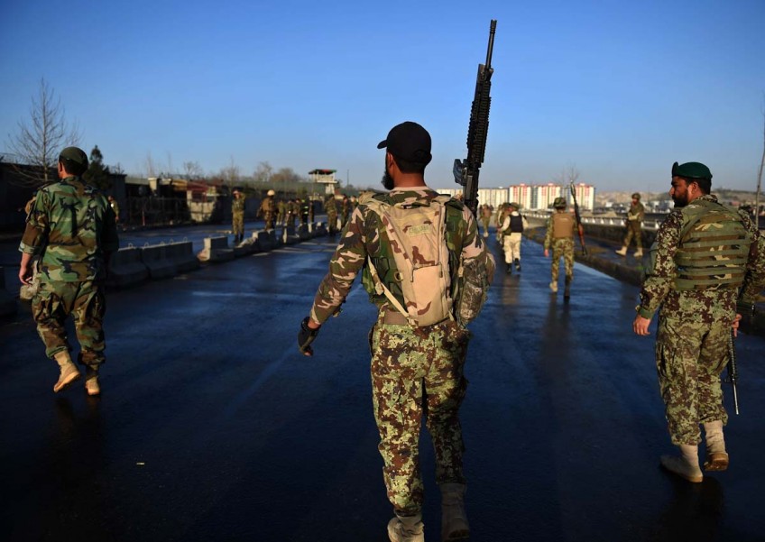 Afghan blasts kill 25, jeopardising peace talks