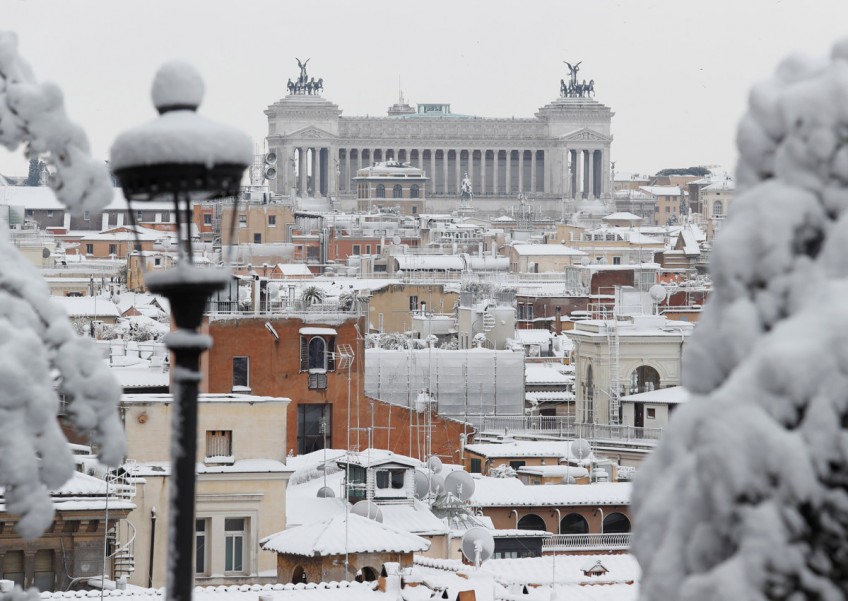Rare snow storm disrupts flights, shuts down schools in Rome