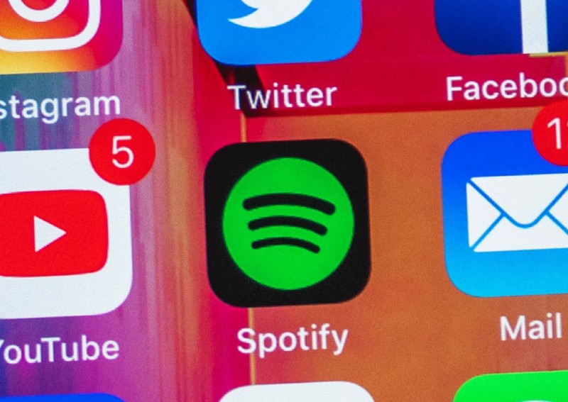 Spotify may soon have real-time lyrics again