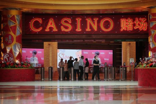 Man who works in RWS casino 1 of 2 new cases of coronavirus infection