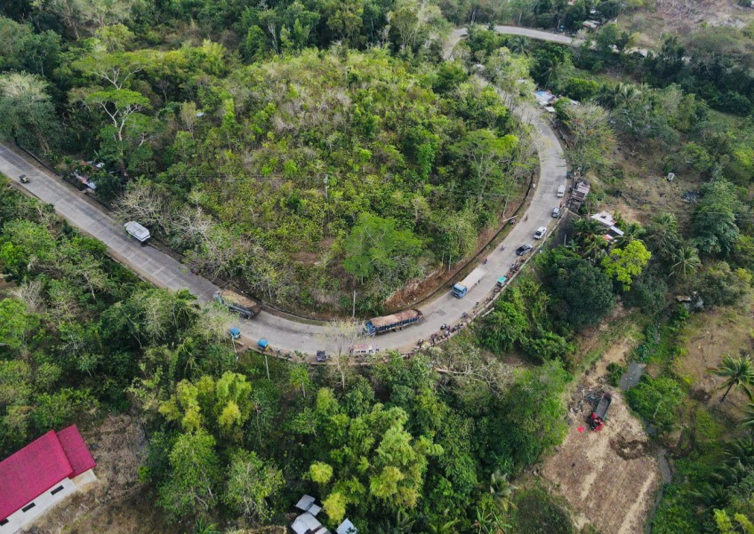 15 killed after truck falls into ravine in central Philippines