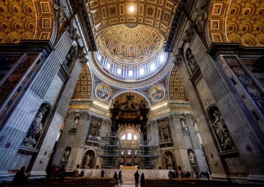 Vatican restorers set to work on St Peter's centrepiece