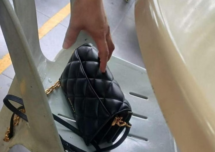 This made my day: Woman gives ang bao to coffee shop staff who returned lost handbag