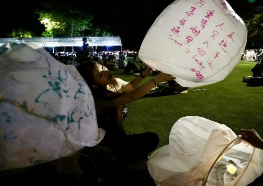 'An absolute waste of time': Singapore Sky Lantern customers demand refund after organiser skip fire lanterns release 