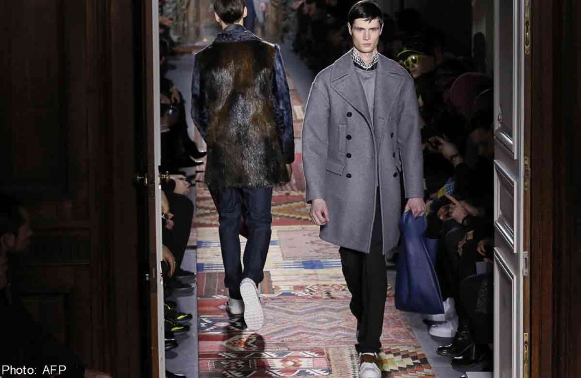 Valentino kicks off men's fashion in Paris